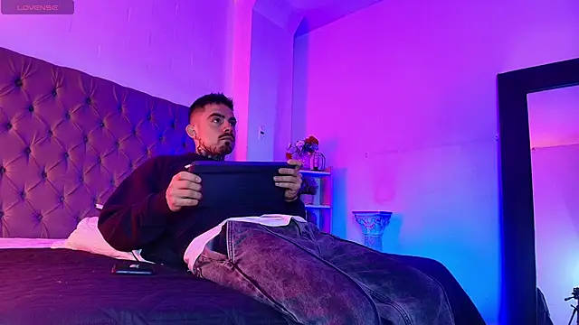 Dallas Whitee online show from 04.19.26