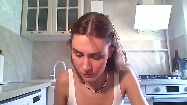 ElenoreHolguin online show from 04.15.26