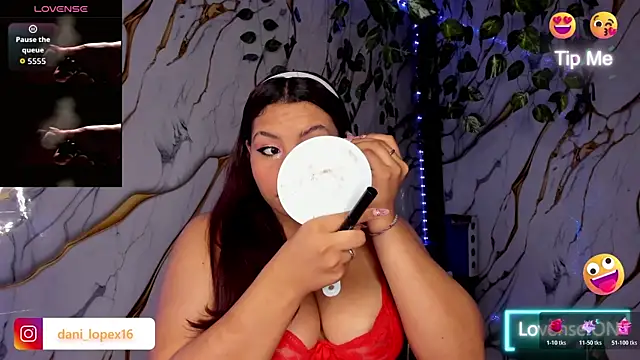Snapshot of daniela_lopez1 chatting on 05.21.26 daniela lopez1 online show from 05.21.26