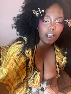 Snapshot of juicy_janet chatting on 06.11.26 juicy janet online show from 06.11.26