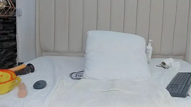 Abril Castroo online show from 04.25.26