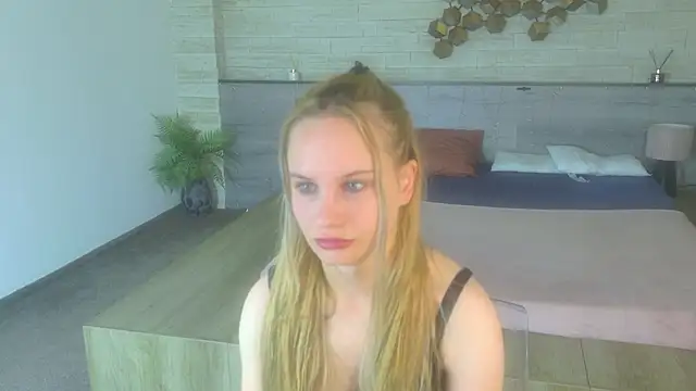 Snapshot of IceBlueBabe chatting on 06.11.26 IceBlueBabe online show from 06.11.26