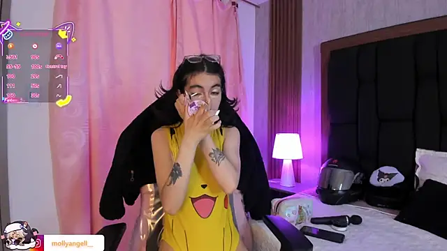 Molly A online show from 04.24.26