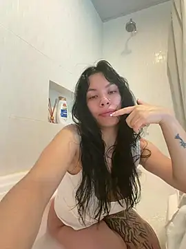 Snapshot of Queen_Chanel_XXX chatting on 06.18.26 Queen Chanel XXX online show from 06.18.26
