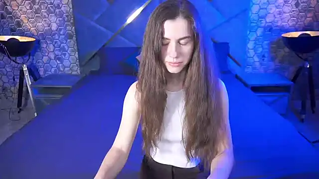 Snapshot of LittleJulii chatting on 03.23.26 LittleJulii online show from 03.23.26