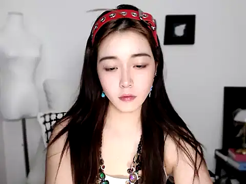 WQueen online show from 04.02.26