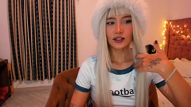 Snapshot of Mia_miel69 chatting on 06.11.26 Mia miel69 online show from 06.11.26