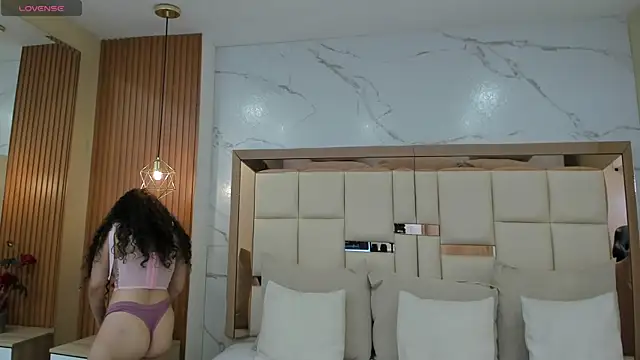 Snapshot of luna_veega chatting on 05.19.26 luna veega online show from 05.19.26