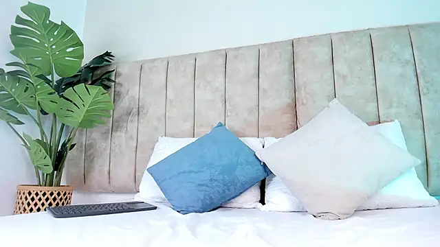 AgathaSavage online show from 04.24.26