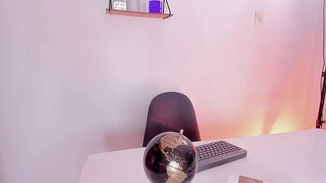 Snapshot of AgathaSavage chatting on 07.18.26 AgathaSavage online show from 07.18.26