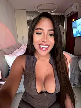 Snapshot of SaraValentina11 chatting on 05.22.26 SaraValentina11 online show from 05.22.26