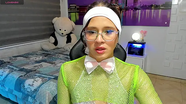 Snapshot of valentinna_sexy_ chatting on 05.21.26 valentinna sexy online show from 05.21.26