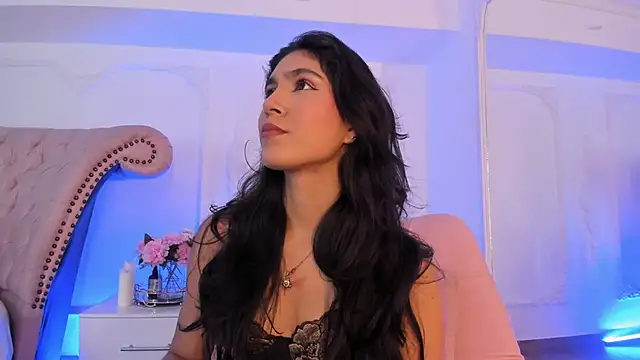 Snapshot of LucianaBlanco_ chatting on 04.11.26 LucianaBlanco online show from 04.11.26