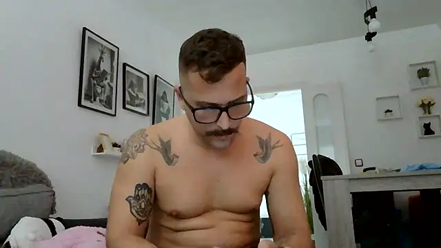 Snapshot of yanick931 chatting on 06.11.26 yanick931 online show from 06.11.26