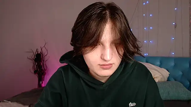 Snapshot of delalex chatting on 03.25.26 delalex online show from 03.25.26