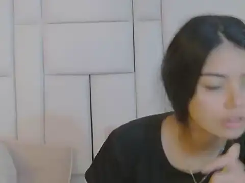 Snapshot of AnnieDesire chatting on 06.19.26 AnnieDesire online show from 06.19.26