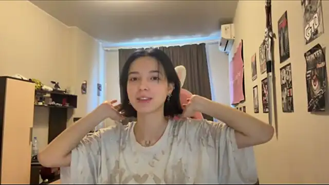 Snapshot of KateMiragee chatting on 03.16.26 KateMiragee online show from 03.16.26