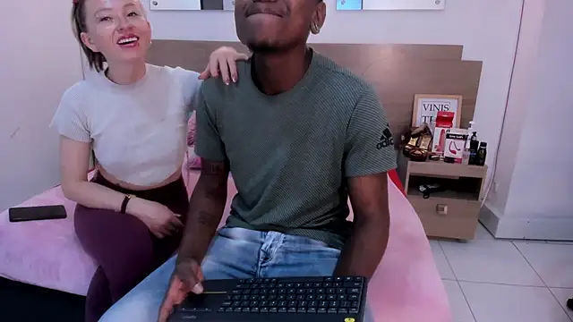 Ebony N Blonde online show from 05.04.26