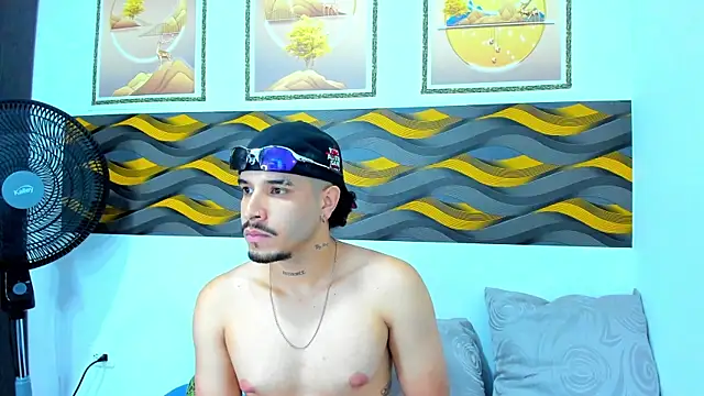 Leon Hotx online show from 04.21.26