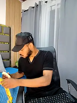 Oliver bigblack cock online show from 05.01.26