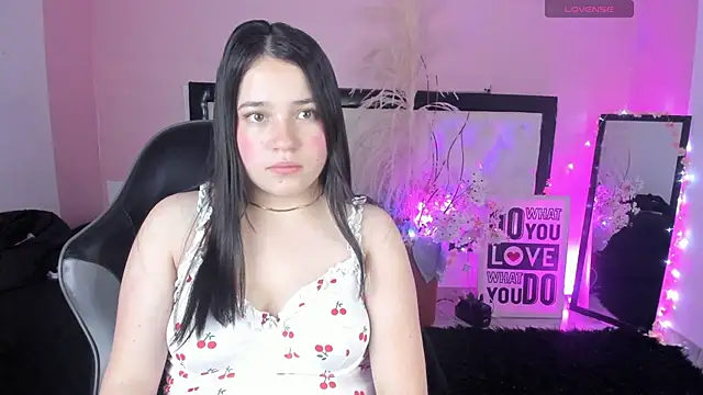 Snapshot of Julieth_Caandy chatting on 05.16.26 Julieth Caandy online show from 05.16.26