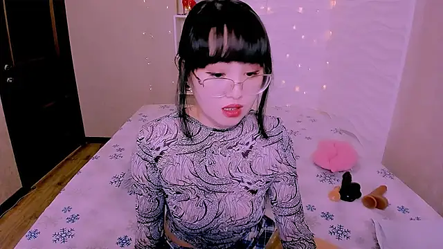 Snapshot of Akiko_Yun chatting on 02.03.26 Akiko Yun online show from 02.03.26