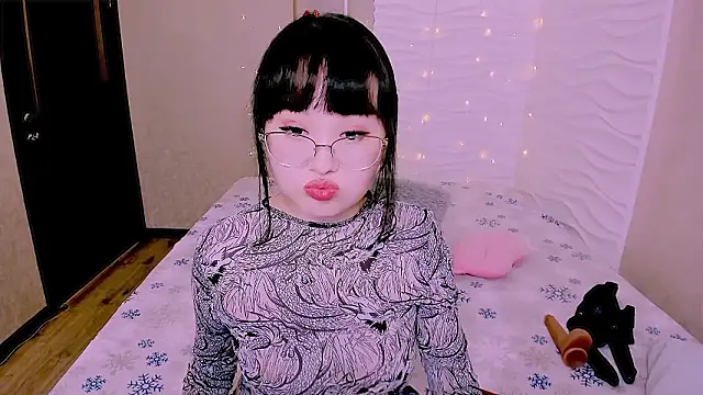 Snapshot of Akiko_Yun chatting on 02.04.26 Akiko Yun online show from 02.04.26