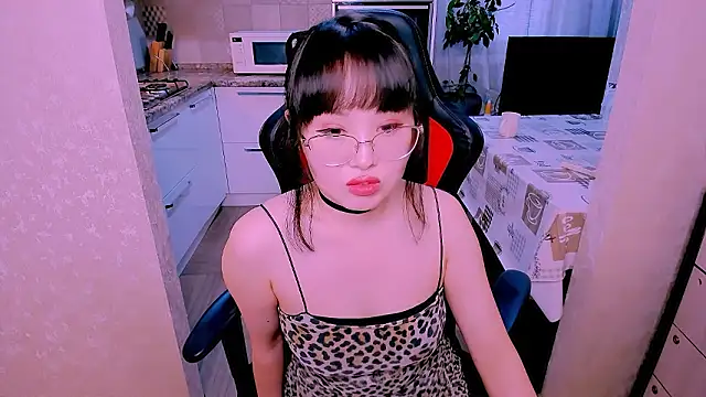 Snapshot of Akiko_Yun chatting on 02.13.26 Akiko Yun online show from 02.13.26