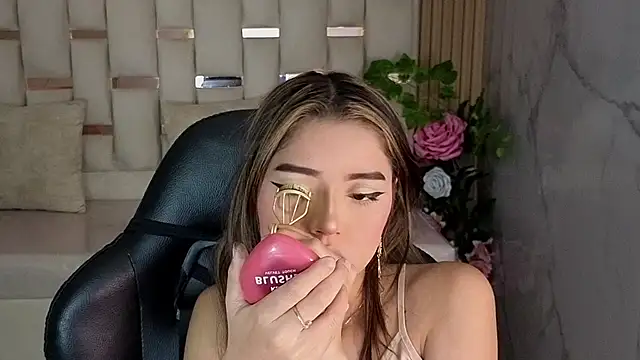 Snapshot of veronicaa_s chatting on 05.16.26 veronicaa s online show from 05.16.26