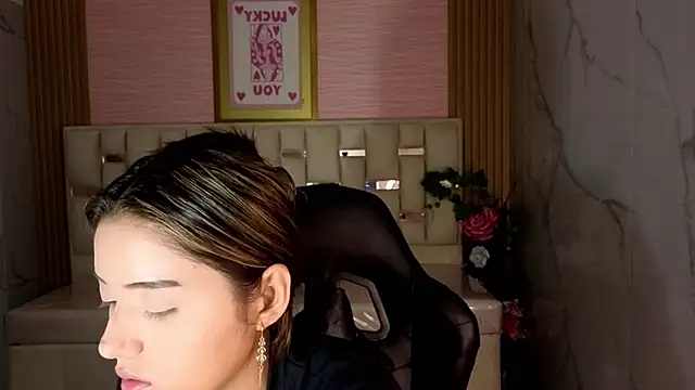 Snapshot of veronicaa_s chatting on 06.18.26 veronicaa s online show from 06.18.26