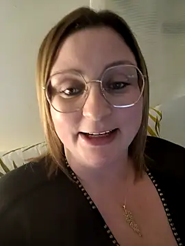 Snapshot of duotroublant chatting on 03.31.26 duotroublant online show from 03.31.26