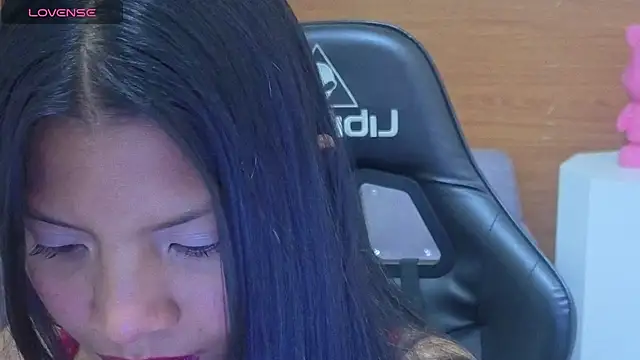 Snapshot of emily_smith_t chatting on 05.19.26 emily smith t online show from 05.19.26