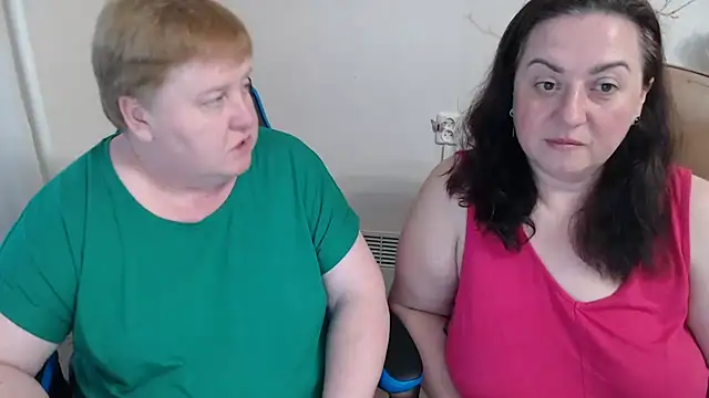 Snapshot of Lindy-Jeanie chatting on 05.18.26 Lindy-Jeanie online show from 05.18.26