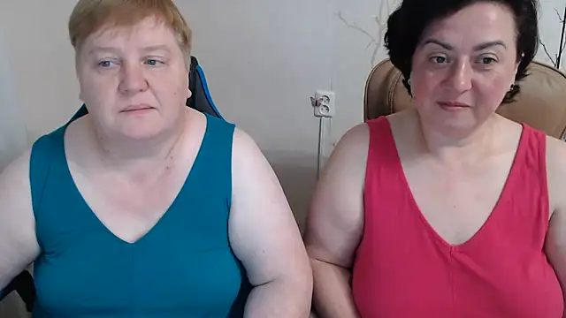 Snapshot of Lindy-Jeanie chatting on 06.17.26 Lindy-Jeanie online show from 06.17.26