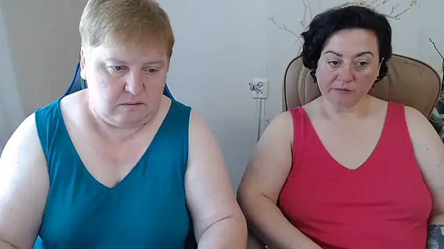 Snapshot of Lindy-Jeanie chatting on 06.18.26 Lindy-Jeanie online show from 06.18.26
