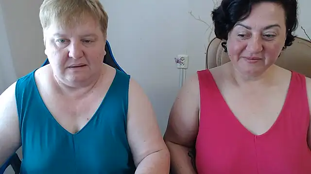 Snapshot of Lindy-Jeanie chatting on 06.18.26 Lindy-Jeanie online show from 06.18.26
