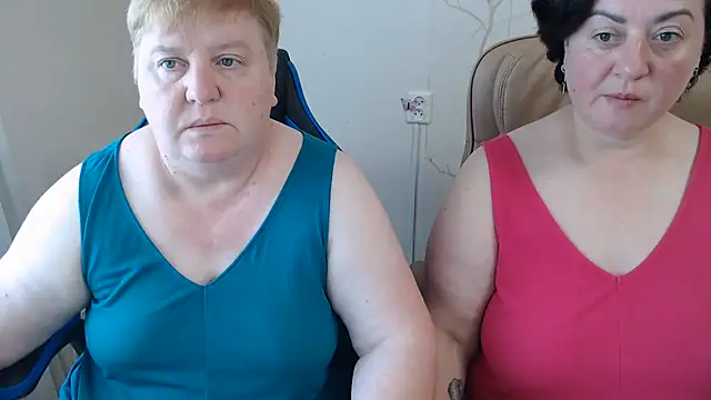 Snapshot of Lindy-Jeanie chatting on 06.19.26 Lindy-Jeanie online show from 06.19.26