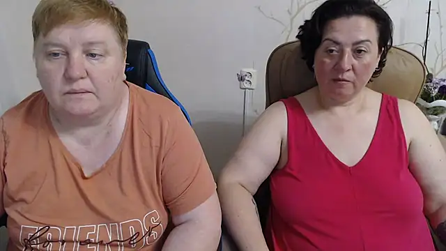 Snapshot of Lindy-Jeanie chatting on 06.20.26 Lindy-Jeanie online show from 06.20.26