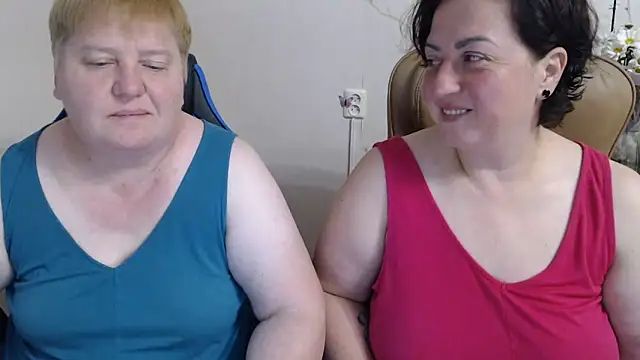 Snapshot of Lindy-Jeanie chatting on 06.26.26 Lindy-Jeanie online show from 06.26.26