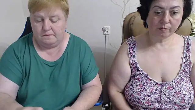 Snapshot of Lindy-Jeanie chatting on 07.09.26 Lindy-Jeanie online show from 07.09.26