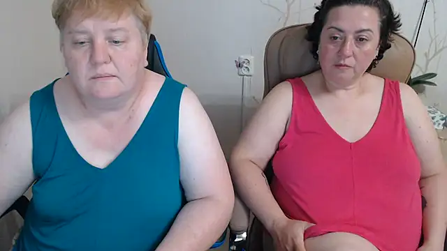 Snapshot of Lindy-Jeanie chatting on 07.15.26 Lindy-Jeanie online show from 07.15.26