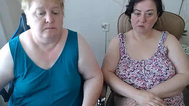 Snapshot of Lindy-Jeanie chatting on 07.16.26 Lindy-Jeanie online show from 07.16.26