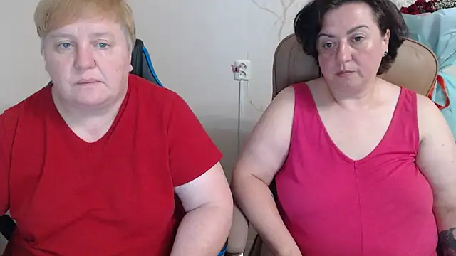 Snapshot of Lindy-Jeanie chatting on 07.23.26 Lindy-Jeanie online show from 07.23.26