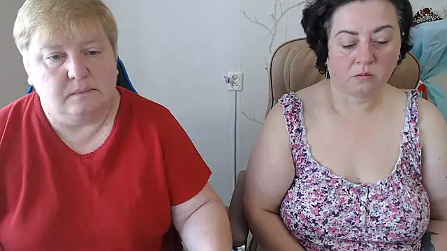 Snapshot of Lindy-Jeanie chatting on 07.25.26 Lindy-Jeanie online show from 07.25.26