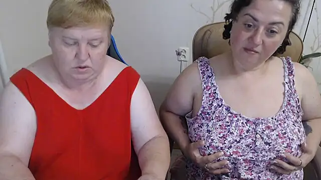 Snapshot of Lindy-Jeanie chatting on 07.30.26 Lindy-Jeanie online show from 07.30.26