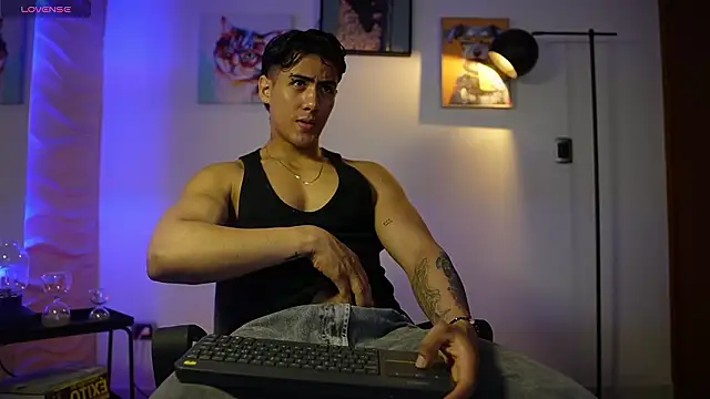 Tayler Cross  online show from 03.14.26