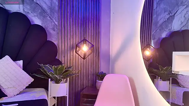  charlotte quee  online show from 04.27.26