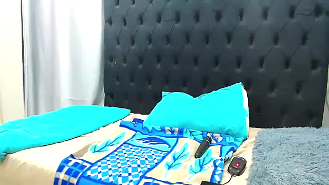 Dark Slim Thick online show from 04.25.26