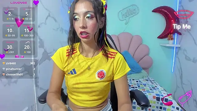 Snapshot of sandra_petite19 chatting on 06.18.26 sandra petite19 online show from 06.18.26