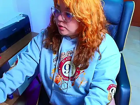 Snapshot of alli_ chatting on 05.20.26 alli online show from 05.20.26